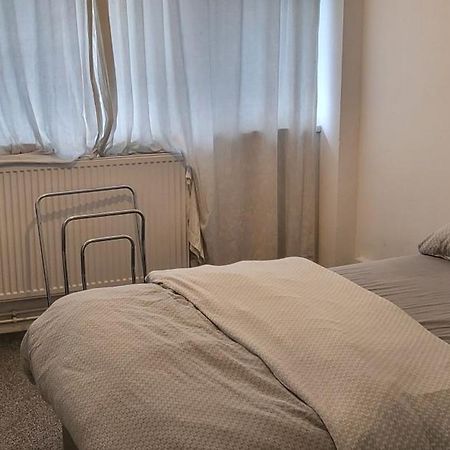 Double Room In A Cosy Flat In Tooting Лондон Экстерьер фото