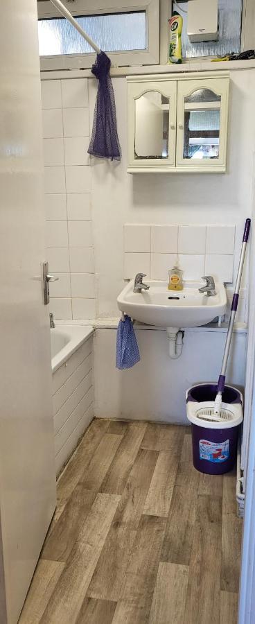 Double Room In A Cosy Flat In Tooting Лондон Экстерьер фото