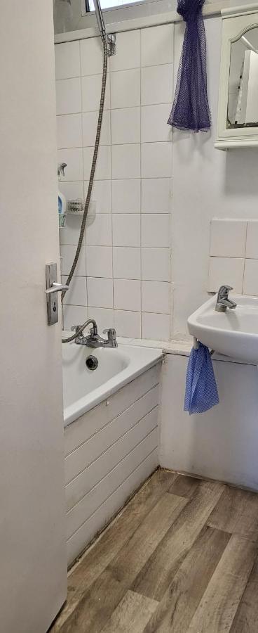 Double Room In A Cosy Flat In Tooting Лондон Экстерьер фото